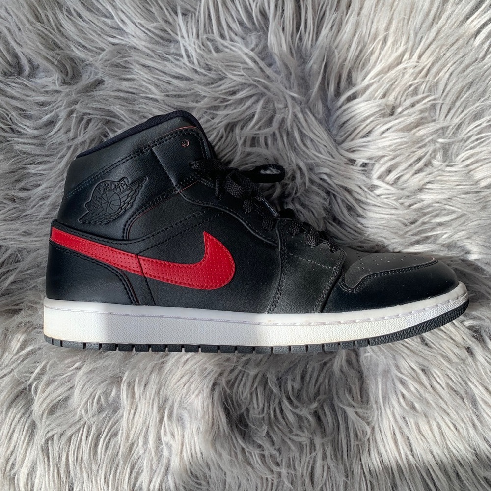 Jordan 1 Retro Mid Black Team Red